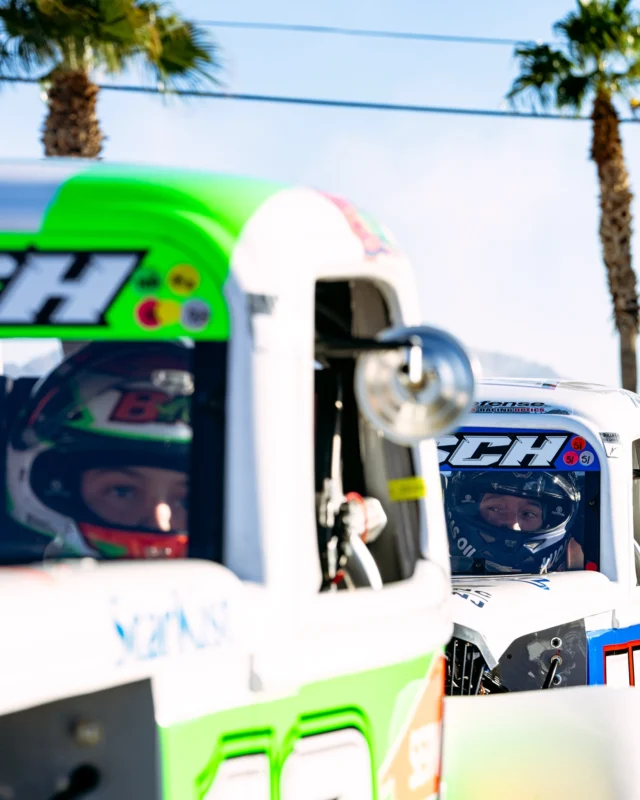 あれっくす出品　5/29 カイル ブッシュ スニッカーズ s-l1200.png